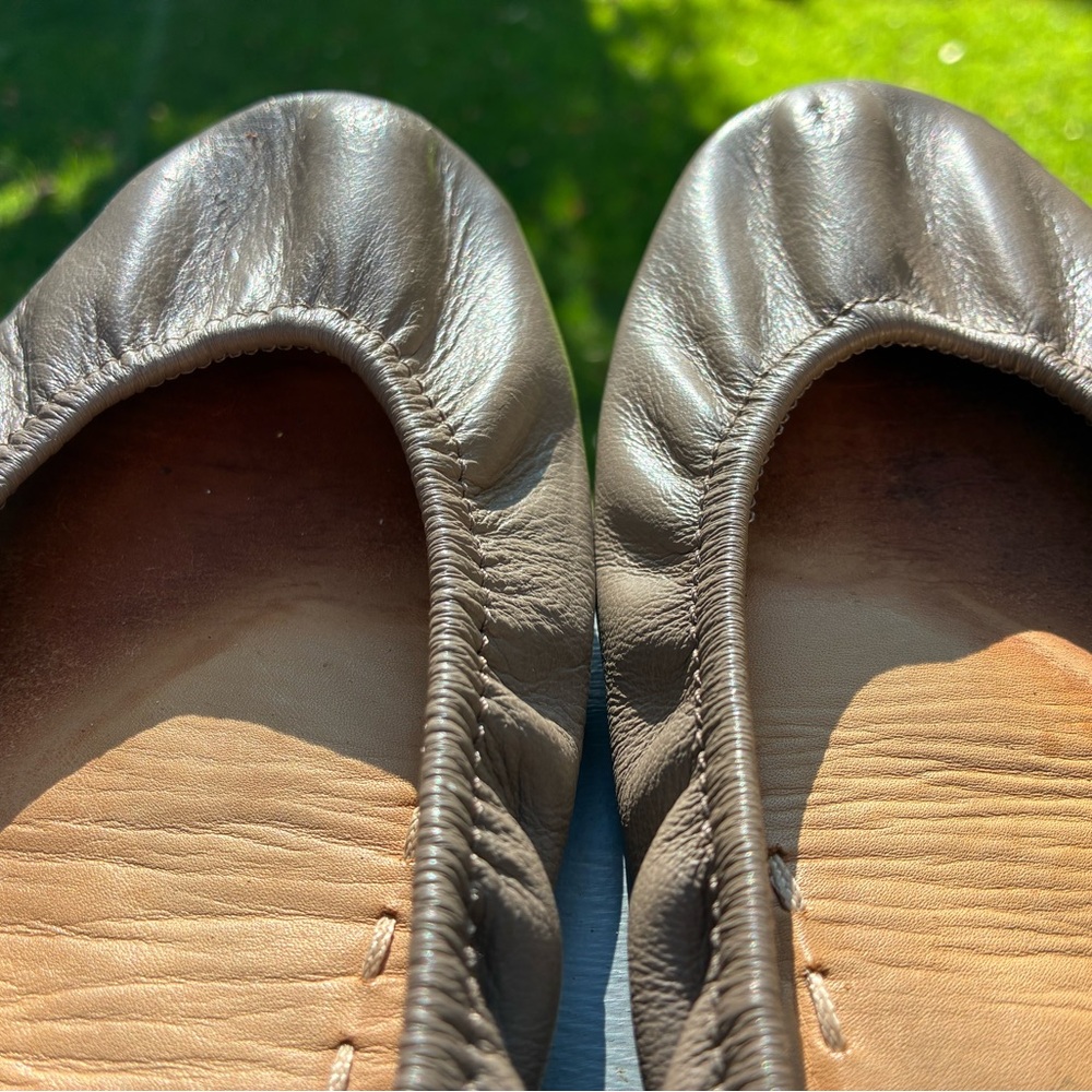 Tieks by Gavrieli Taupe Flats, Size 8 in fair condition - Picture 2 of 8